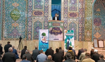 سخنرانی مدیرکل منابع طبیعی و آبخیزداری استان در مراسم عبادی سیاسی نماز جمعه ایلام و توزیع رایگان نهال در بین مردم