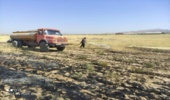 مهار آتش سوزی اراضی زراعی در حد فاصل جاده صالح آباد به ریکا توسط نیروهای یگان حفاظت بخش صالح‌آباد