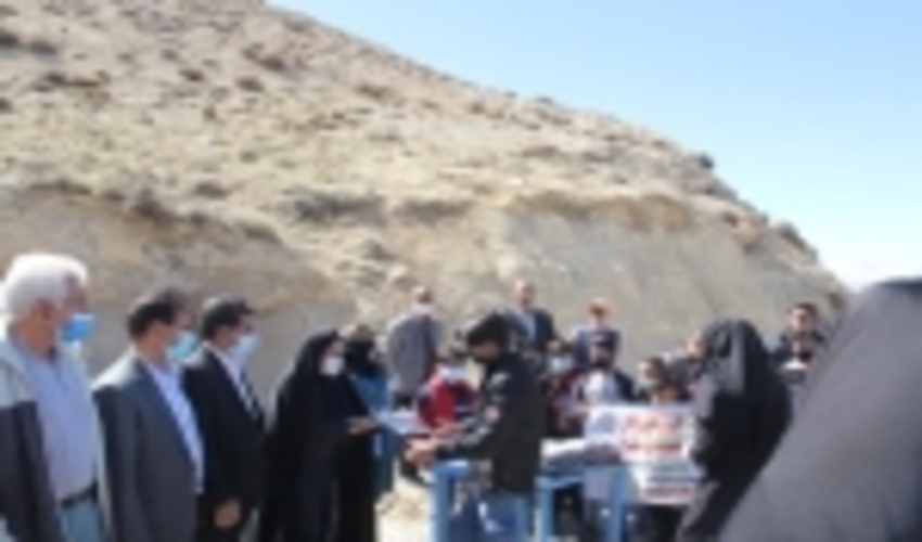 کاشت نهال توسط کودکان کار در هفته منابع طبیعی