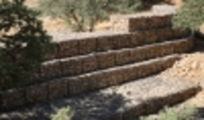 سازه های آبخیزداری دره ارغوان راه سیلاب را بند آورده اند