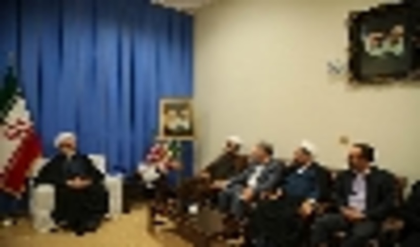 دیدار مدیرکل و جمعی از کارکنان اداره کل منابع طبیعی و آبخیزداری استان ایلام با حجت الاسلام و المسلمین لطفی نماینده ولی فقیه و امام جمعه استان در آستانه هفته منابع طبیعی.