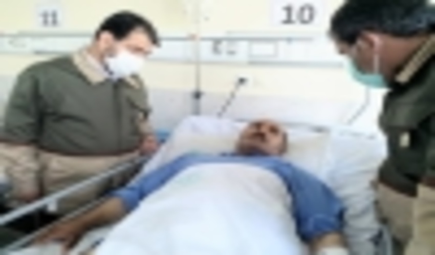 عیادت رئیس سازمان جنگل‌ها از قرقبان مجروح منابع‌طبیعی میامی