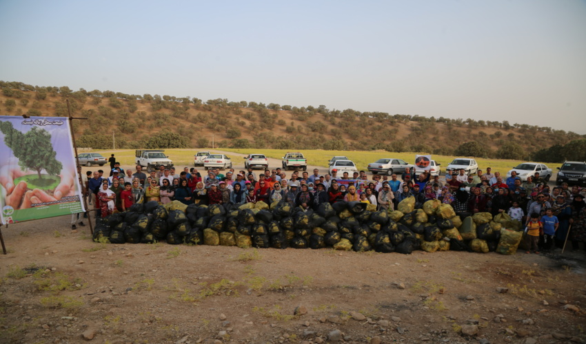 پاکسازی پارک جنگلی چغاسبز توسط سازمان های مردم نهاد به مناسبت روز جهانی نه به پلاستیک