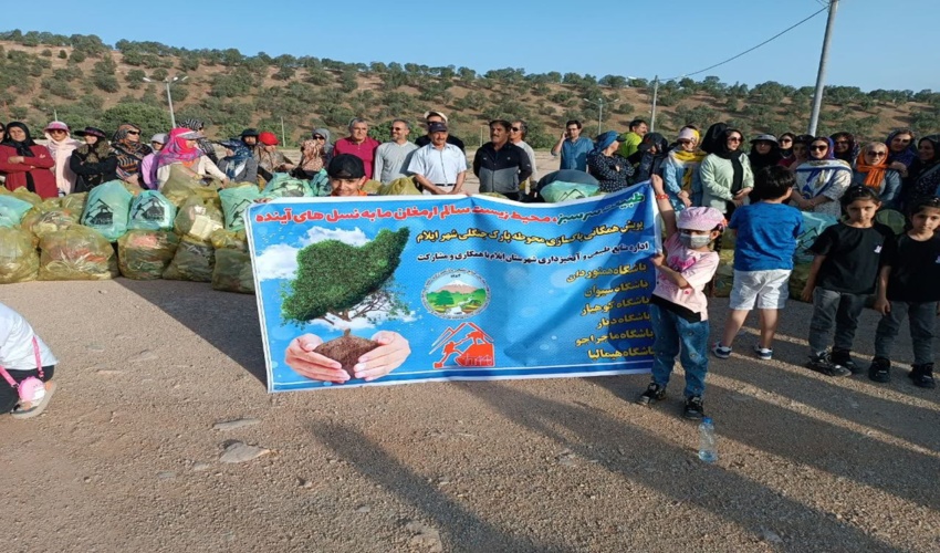 پارک جنگلی چغاسبز توسط دوستداران طبیعت پاکسازی شد.