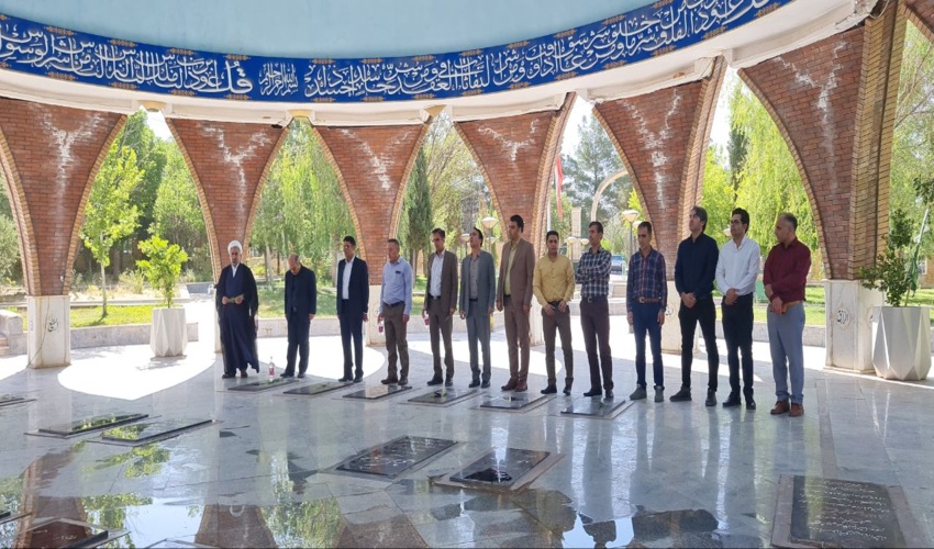 مراسم غبار روبی و عطر افشانی مزار مطهر شهدای گمنام به مناسبت سالروز آزادسازی مهران