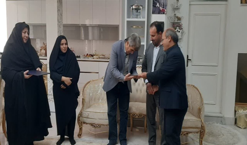 دیدار با خانواده شهدا، ادای دین به مقام والای شهید است