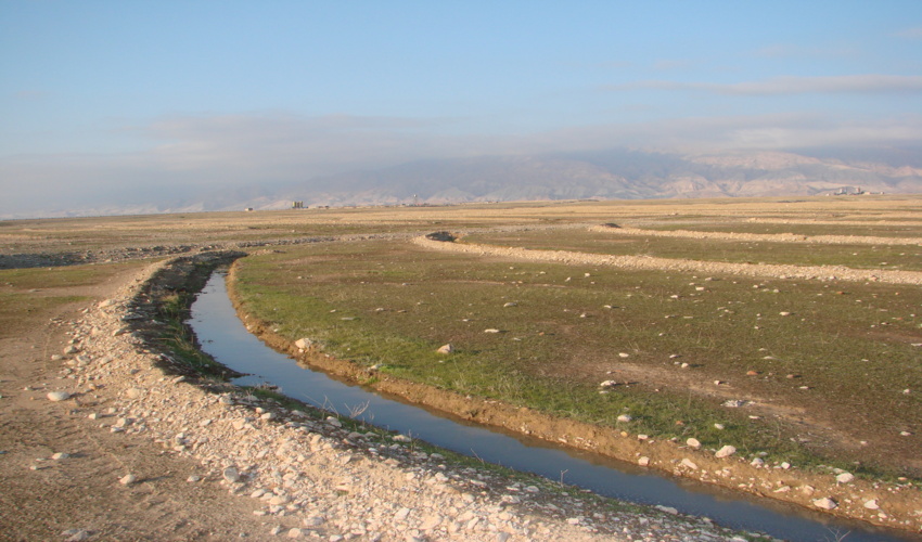 اجرای پروژه مدیریت رواناب با احداث سازه های هلالی آبگیر