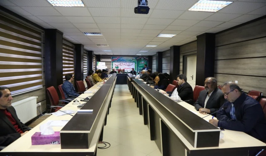 در اجرای طرح مردمی کاشت یک میلیارد درخت مردم نقش محوری دارند.