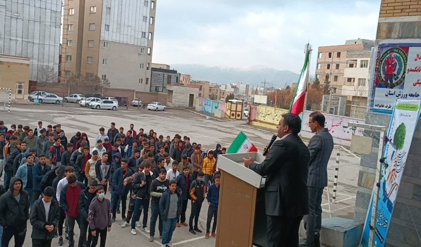 نواخته شدن زنگ درختکاری در دبیرستان دکتر حسابی ایلام