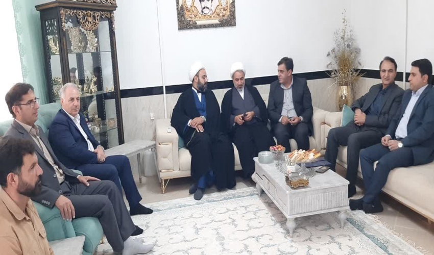 دیدار مسئول حوزه نمایندگی ولی فقیه در سازمان منابع طبیعی و آبخیزداری کشور با خانواده معظم شهید جلیل فتحی نیا