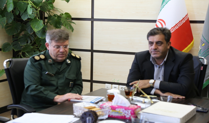 نشست صمیمانه مدیرکل منابع طبیعی و آبخیزداری استان با فرمانده حوزه مقاومت بسیج شهید سلیمی