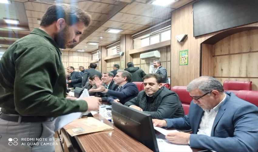 دیدار چهره به چهره مدیرکل منابع طبیعی ایلام با مردم در استانداری