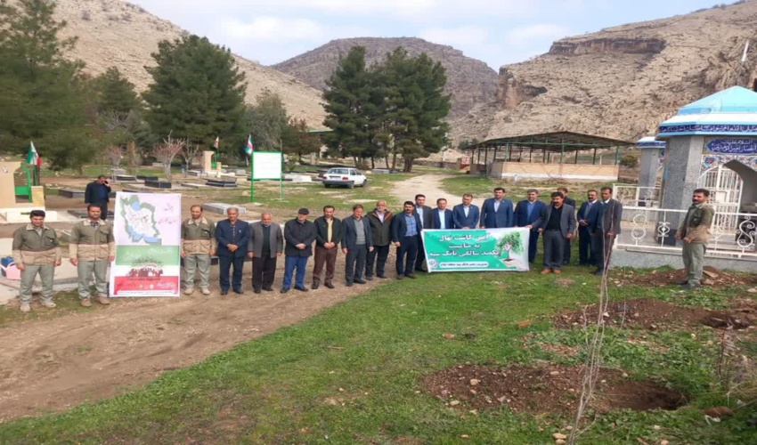 غرس نهال به مناسبت دومین روز از هفته منابع طبیعی