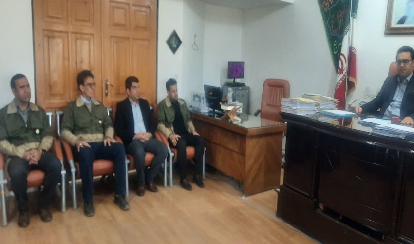 دیدار صمیمانه رئیس اداره منابع طبیعی و رئیس دادگستری شهرستان ملکشاهی در هفته منابع طبیعی