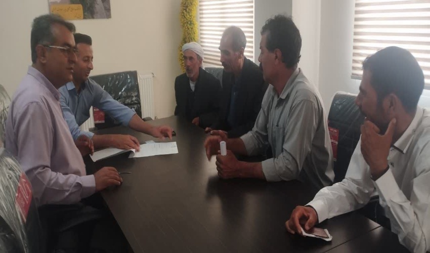 نشست صمیمانه رئیس اداره منابع طبیعی و آبخیزداری شهرستان چرداول با جمعی از دامداران بخش آسمان آباد